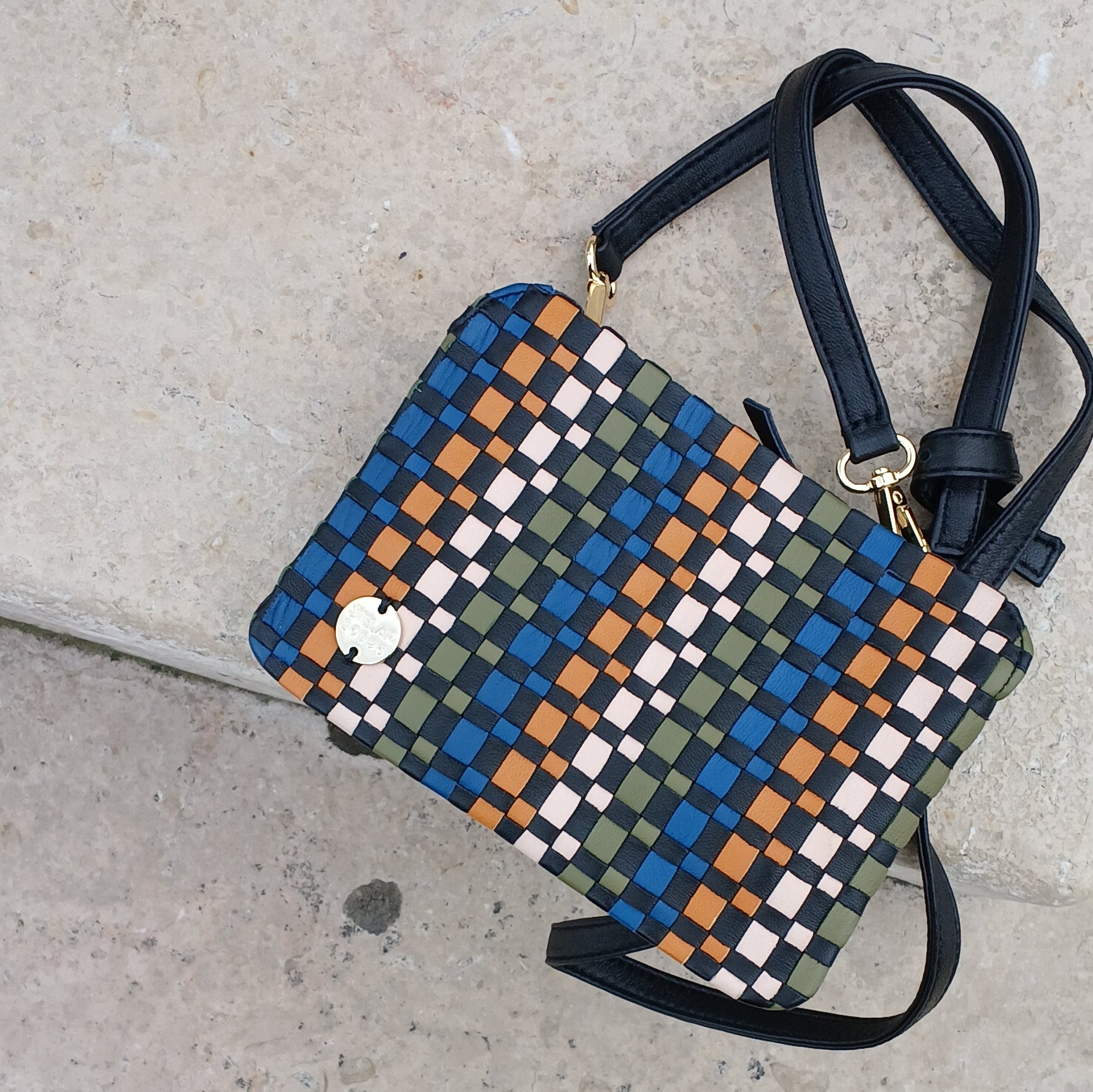 Imut Crossbody Purse